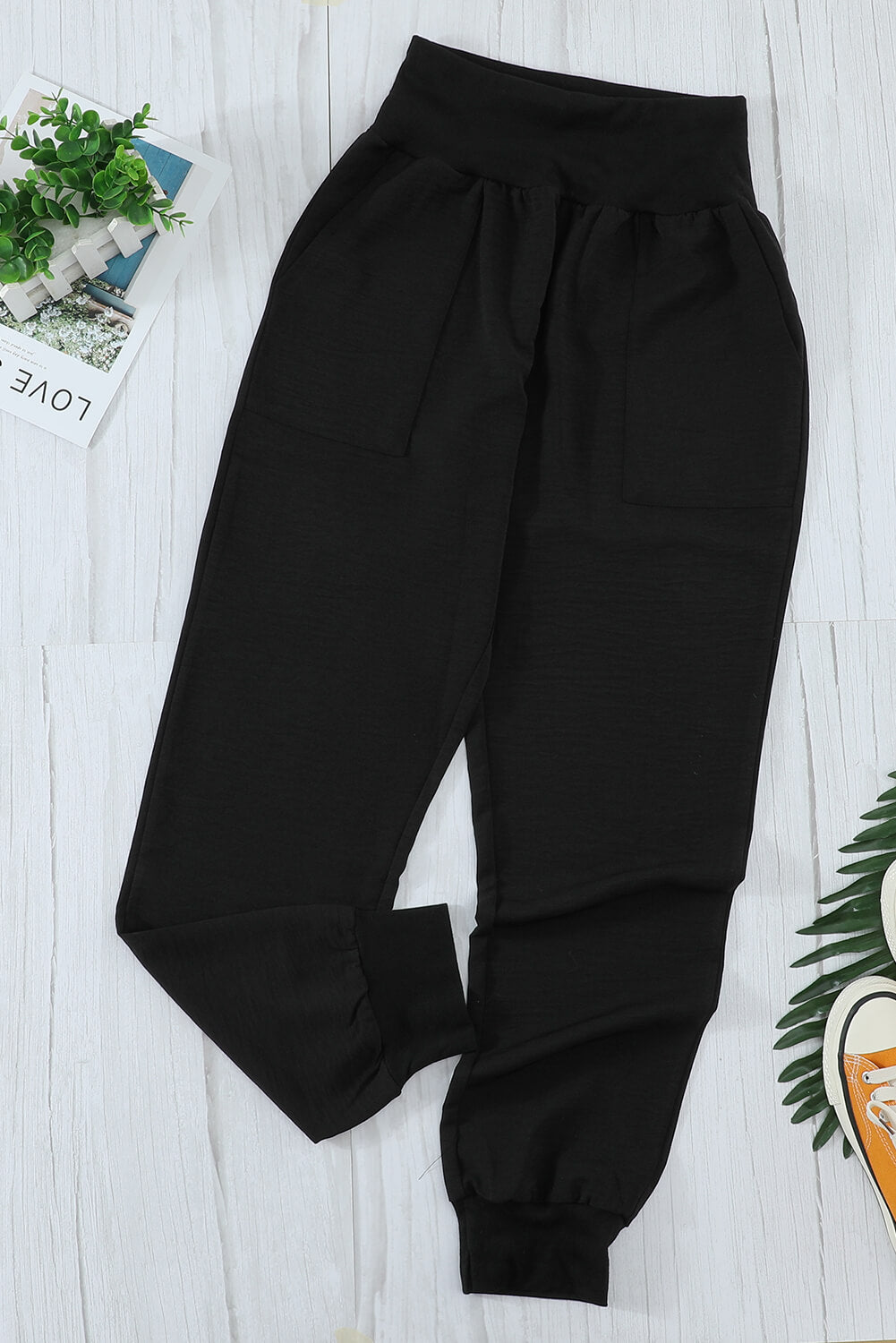 Black Casual Pocketed Tapered Elastic Waist Joggers