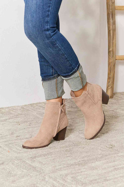 East Lion Corp Block Heel Point Toe Ankle Boots